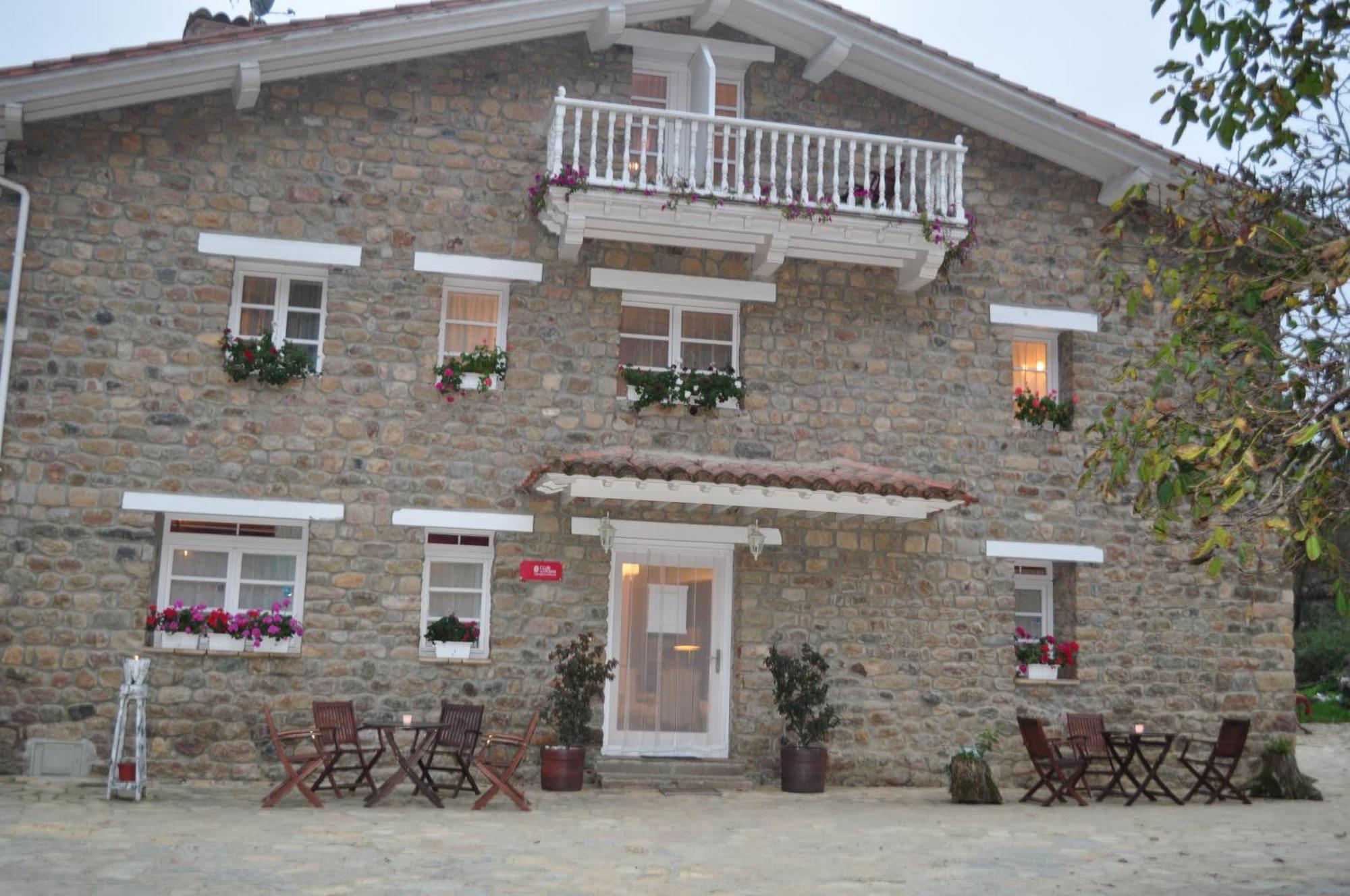 El Bosque De La Anjana Hotel Selores Exterior photo